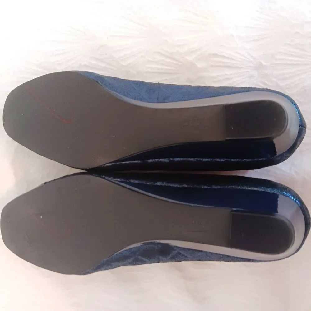 Trotters Metallic Navy Blue Quilted Cap Toe Wedge Pumps Size 9.5M T1653-425